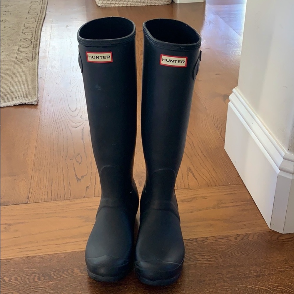 Matte black Hunter rain boots